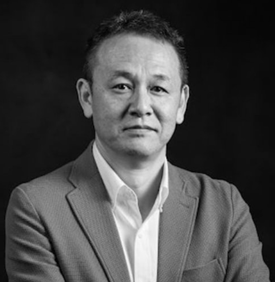 亀田 治伸 氏